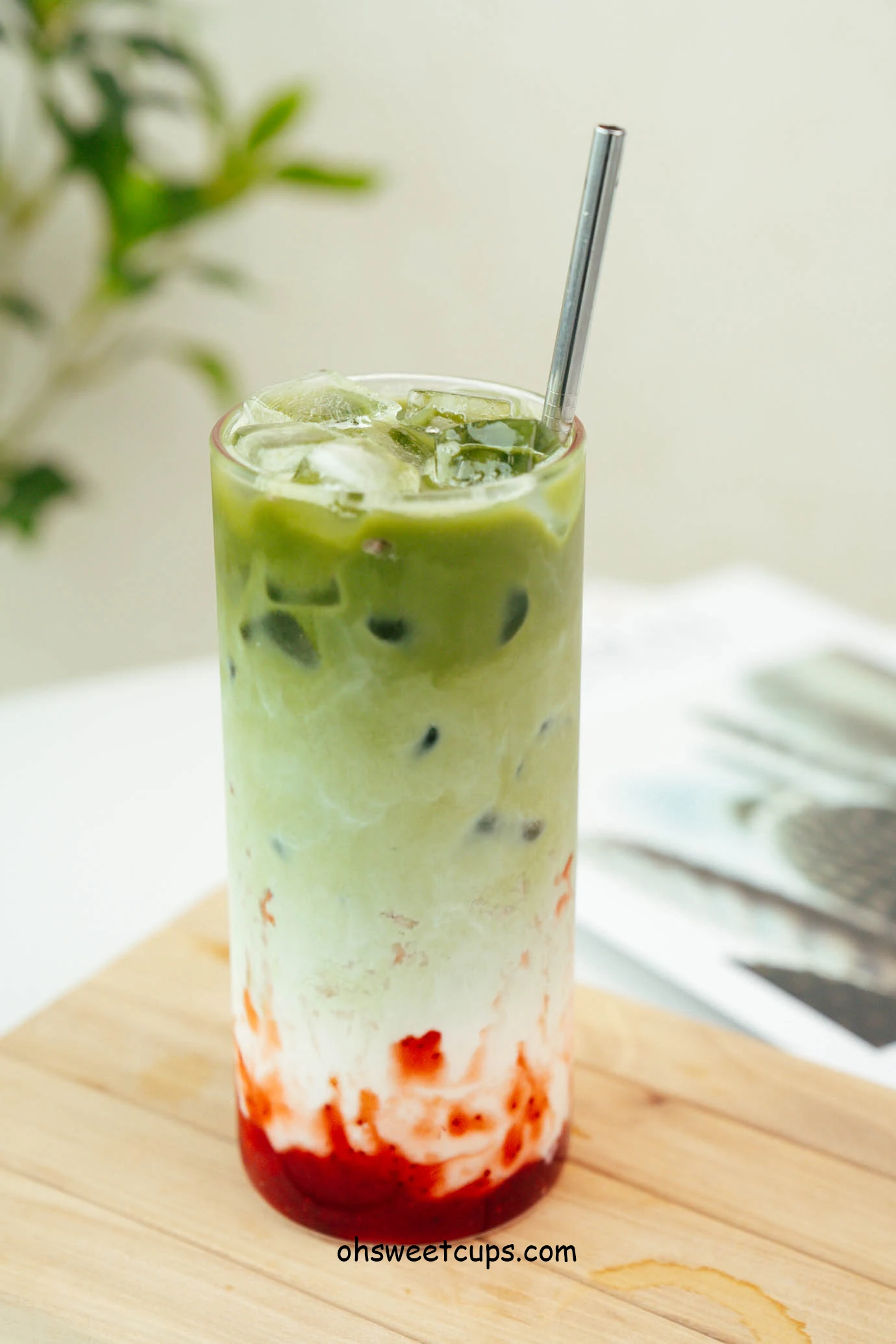 Strawberry Matcha Latte | ohsweetcups.com