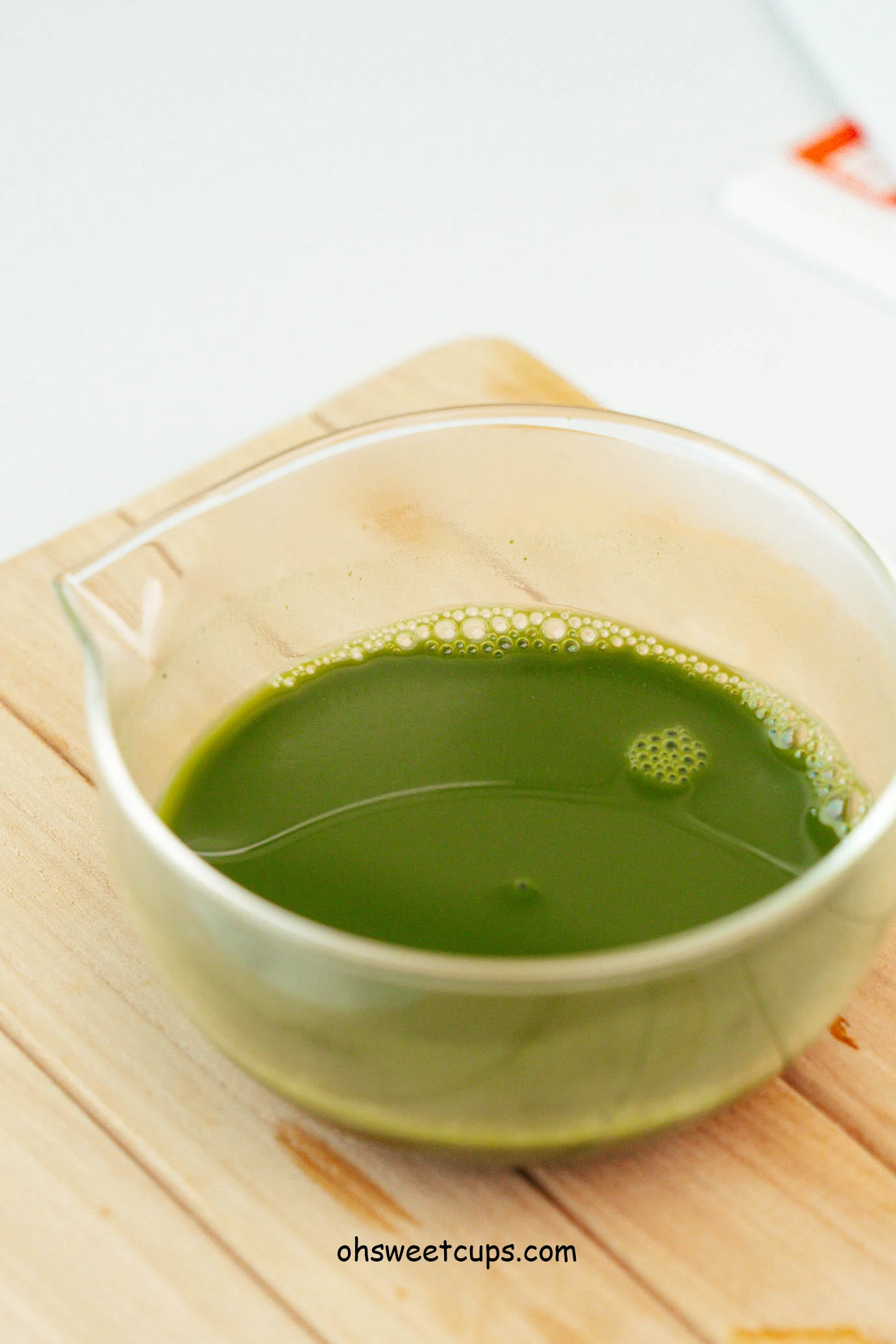 Strawberry Matcha Latte | ohsweetcups.com